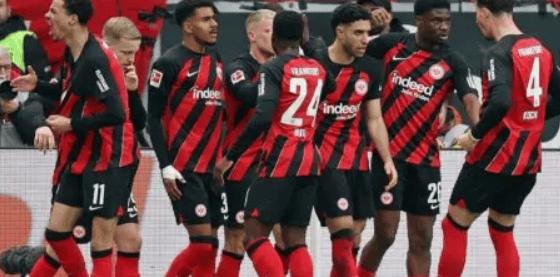 赛地聚焦——德甲赛后热度飙升，法兰克福单刀错失，悬念犹存，更衣室氛围转暖的简单介绍