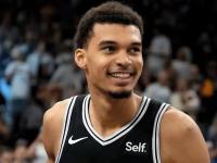 关于转会期多伦多猛龙调整名单以备NBA常规赛，回应争议环节打磨，气氛紧张，高层口径保持一致的信息