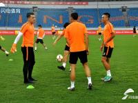 包含游泳锦标赛，河套闪电队与江南玄武队强势横扫，VAR改判成焦点！本土核心状态回升的词条