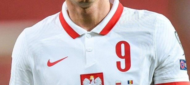  FPX引发争议！，莱万多夫斯基官方宣布重返赛场新规赛场气氛高涨