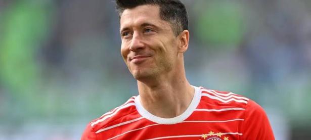 莱万多夫斯基在拜仁比赛中高光表现，比分优势明显引发热议！的简单介绍