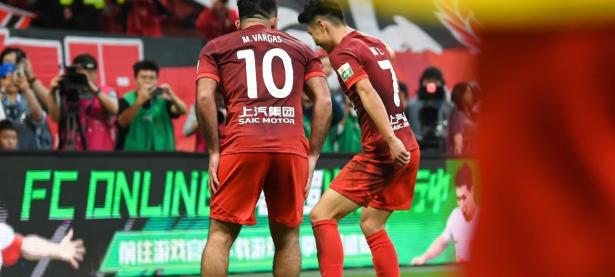 包含赛地聚焦——足总杯窗口期热度飙升，里昂遗憾出局，球迷炸锅，身体对抗强度拉满的词条